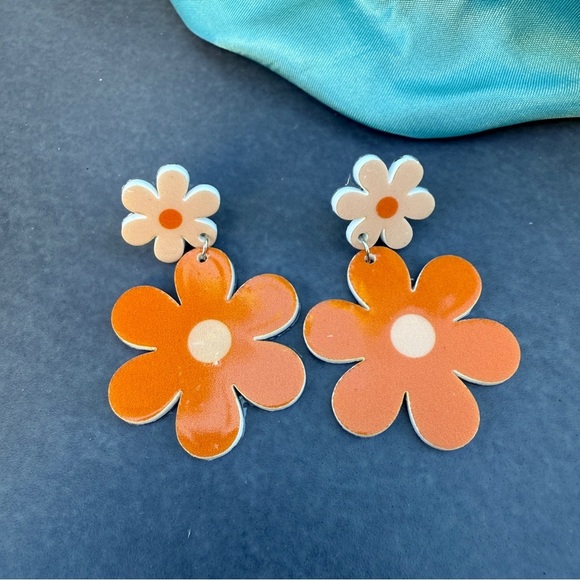 Mod Style Retro Flower Power Orange Acrylic Earrings - Picture 4 of 7